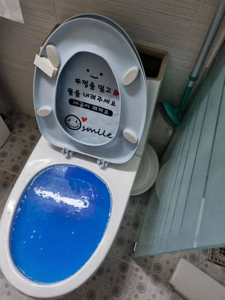 변기막힘 완벽 해결, 관통기 작업으로 배관 손상 없이 해결하기